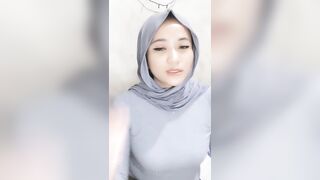 Malay Bitch Wants To Suck Your Penis
