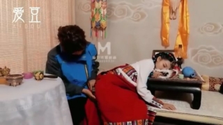 中国色情 游客在进入住宿区时麻醉中国女导游
