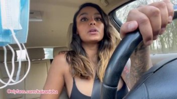 Film Seks Porno Kaira Nisha Mengambil Perjalanan Dengan Orang Lain Yang Menginjak Tumit, Memarkir Mobil Di Sisi Jalan Dan Menyebarkan Vagina. Dia mengambil perangkat dan memasukkan alat kelaminnya.
